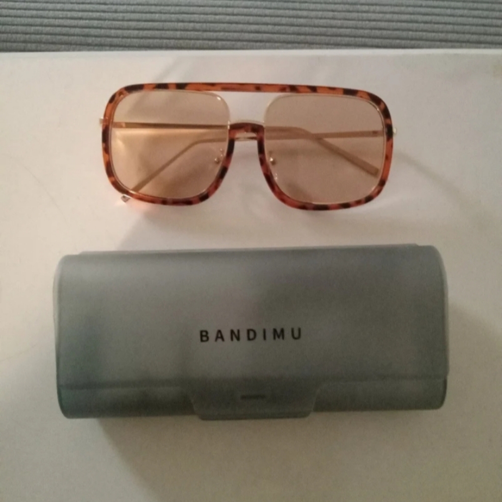 Bold Look Tortoise Shell Oversized Sunglasses